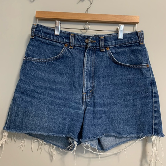 Vintage Levi’s Denim Medium/Dark Wash “Mom Short” Style - Picture 1 of 4